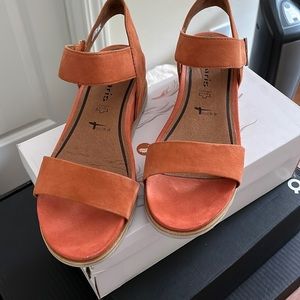 Beautiful comfortable sandals. Only worn a couple of time.